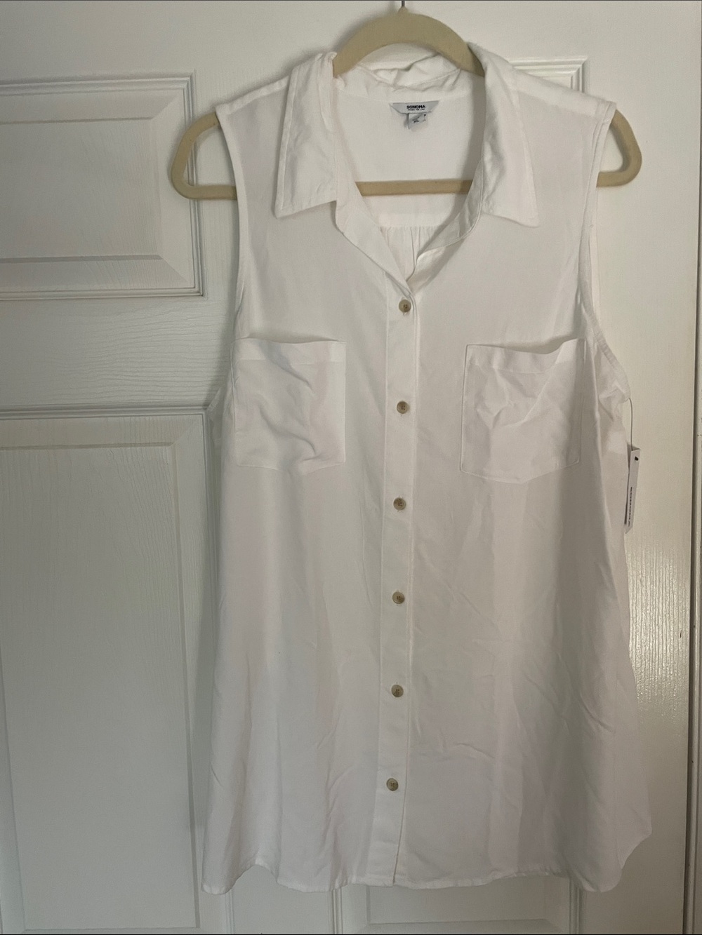 Sonoma Sleeveless Button-Down Shirt in White